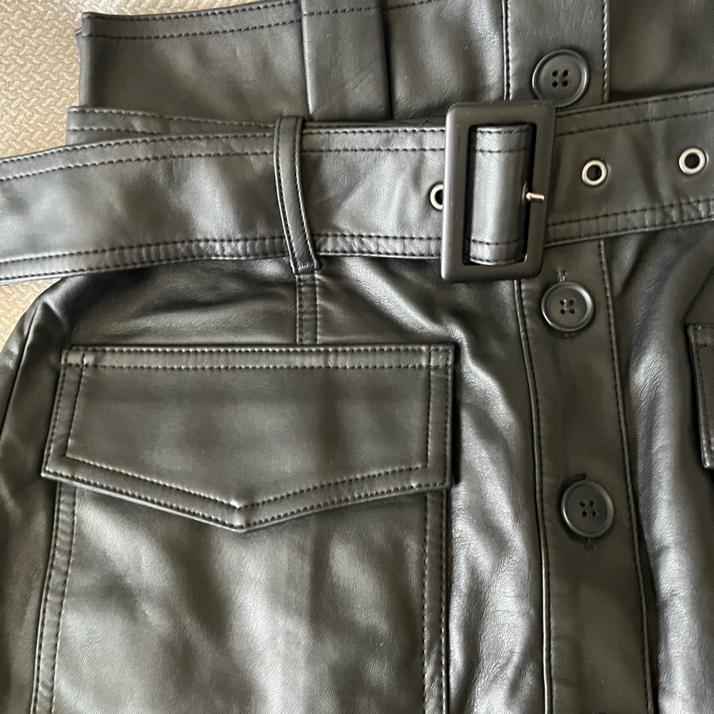 Banana Republic Black Faux Leather Mini Skirt Size 6 - Picture 3 of 9